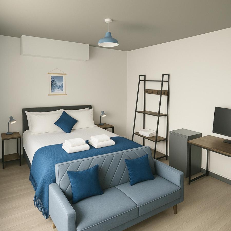 1 Bed Flat with King or Twin Beds, Sofa Bed, Work space, Dining and SMART TV with Free Wifi Throughout! - B&B