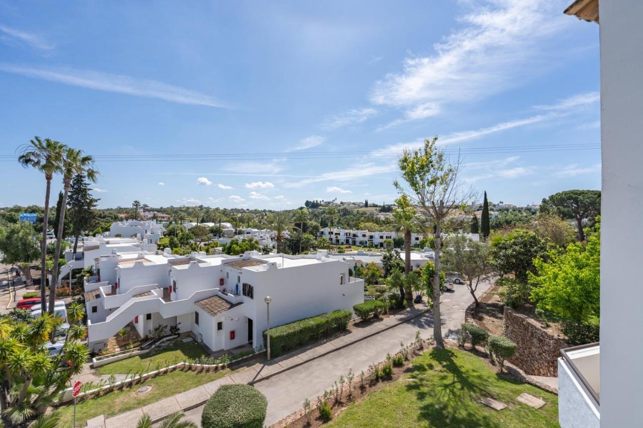 HostWise - Sunny Flat with a Balcony & Pool - Ferienwohnung Albufeira