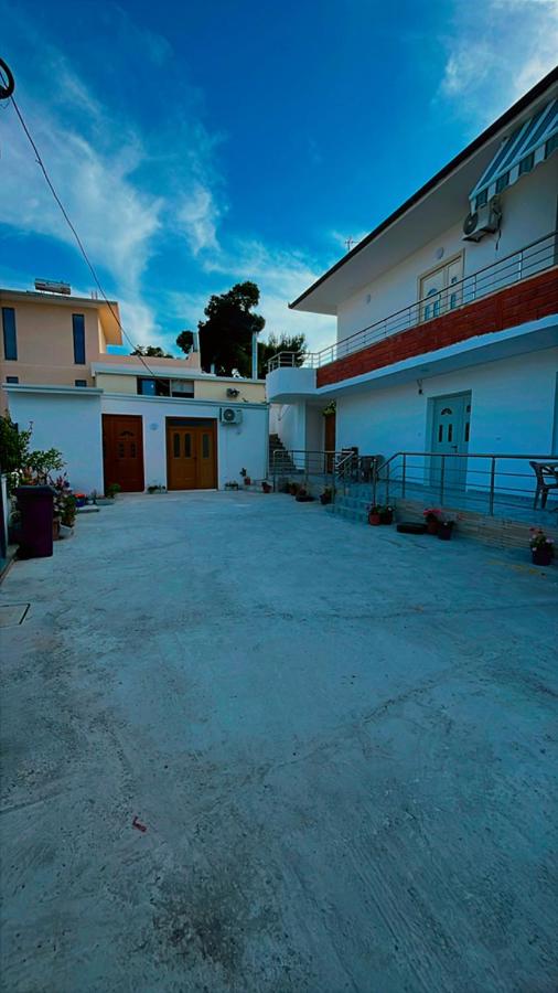 Luani's Apartments - Bed and Breakfast Vlorë