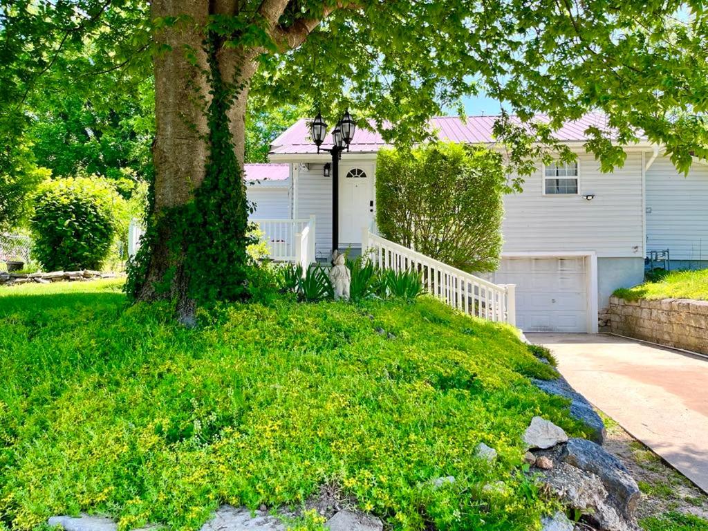 Cozy 3 Bedroom Home a short walk to Main Street Shadow Lake Dance Night Club - B&B