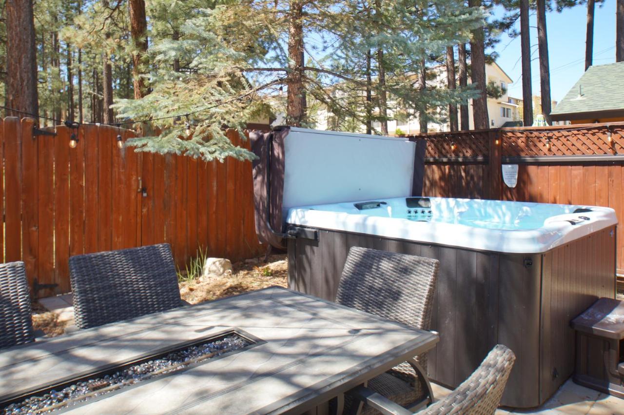 The Bear Den - Walk to Lake & Village, Game Room, and Hot Tub! - B&B Big Bear Lake