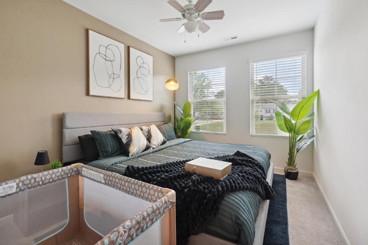 Upscale King 3BR Townhouse Mins to Cary & NC State - B&B