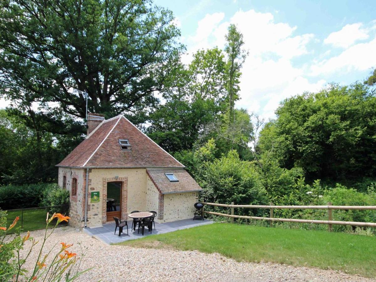 Gîte de Charme Ancien Moulin avec Étang, Terrasse, et Activités au Cœur de Longny au Perche - FR-1-497-84 - Bed and Breakfast