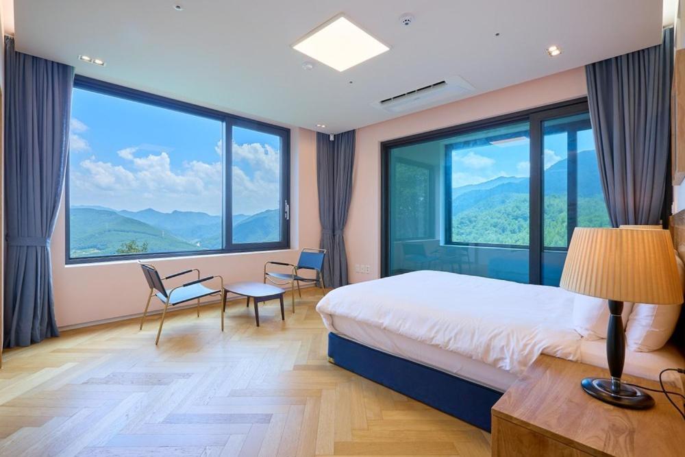 Romyzian Garden Mountain House - B&B Handae-dong