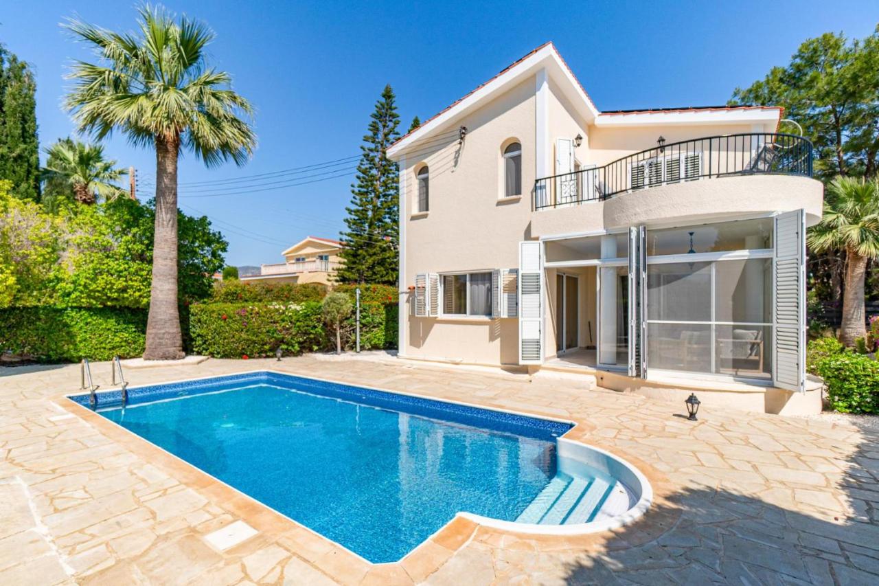 Villa Valentina by Ezoria Villas - Chambres d'hôtes Pégeia