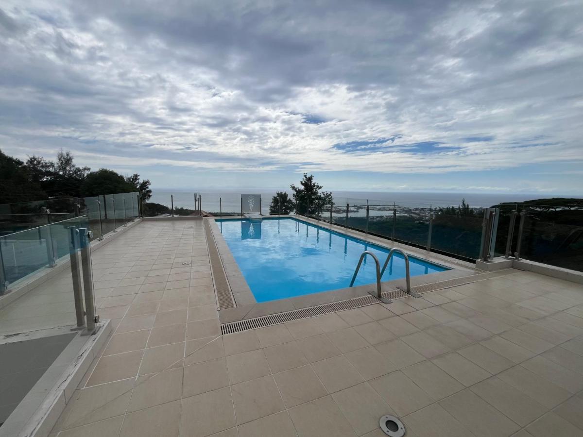 F2 Pamatai Nest - En hauteur, 10 min du centre ville - AC Wifi Piscine - B&B