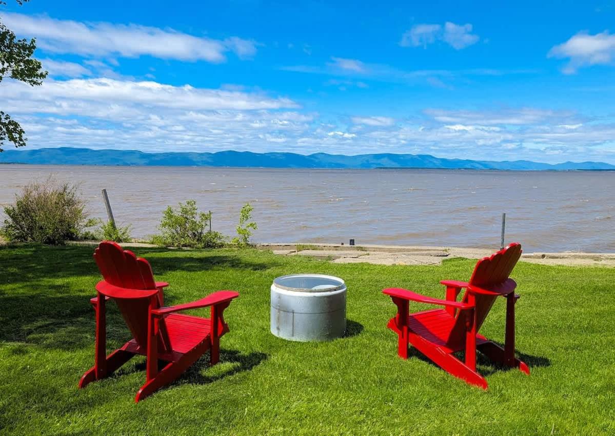Chalet #2 Waterfront with Spa Fireplace Wifi & AC - B&B Cap-Saint-Ignace