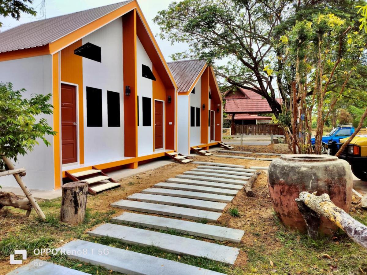 แอทโฮมไร่พอดี รีสอร์ท At home raipordee resort - B&B