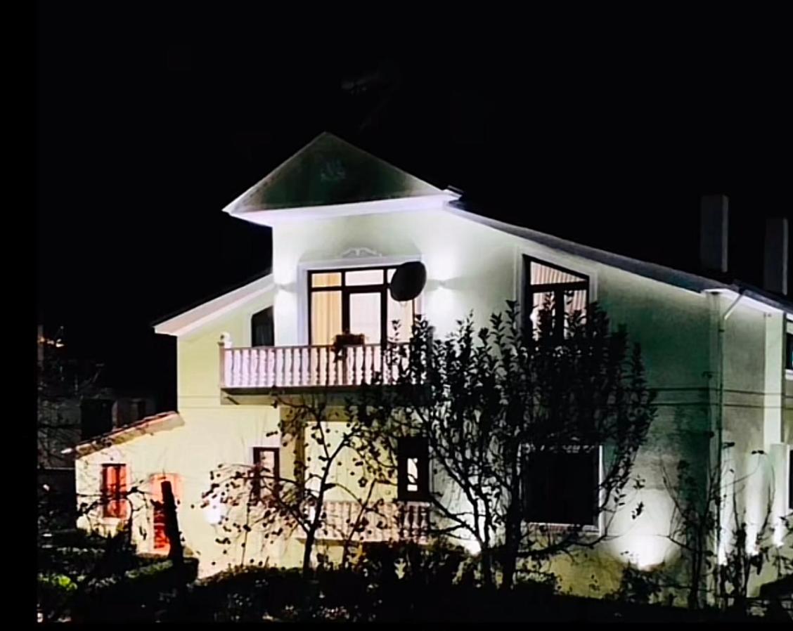 Vila Bashllari - B&B Zvarisht