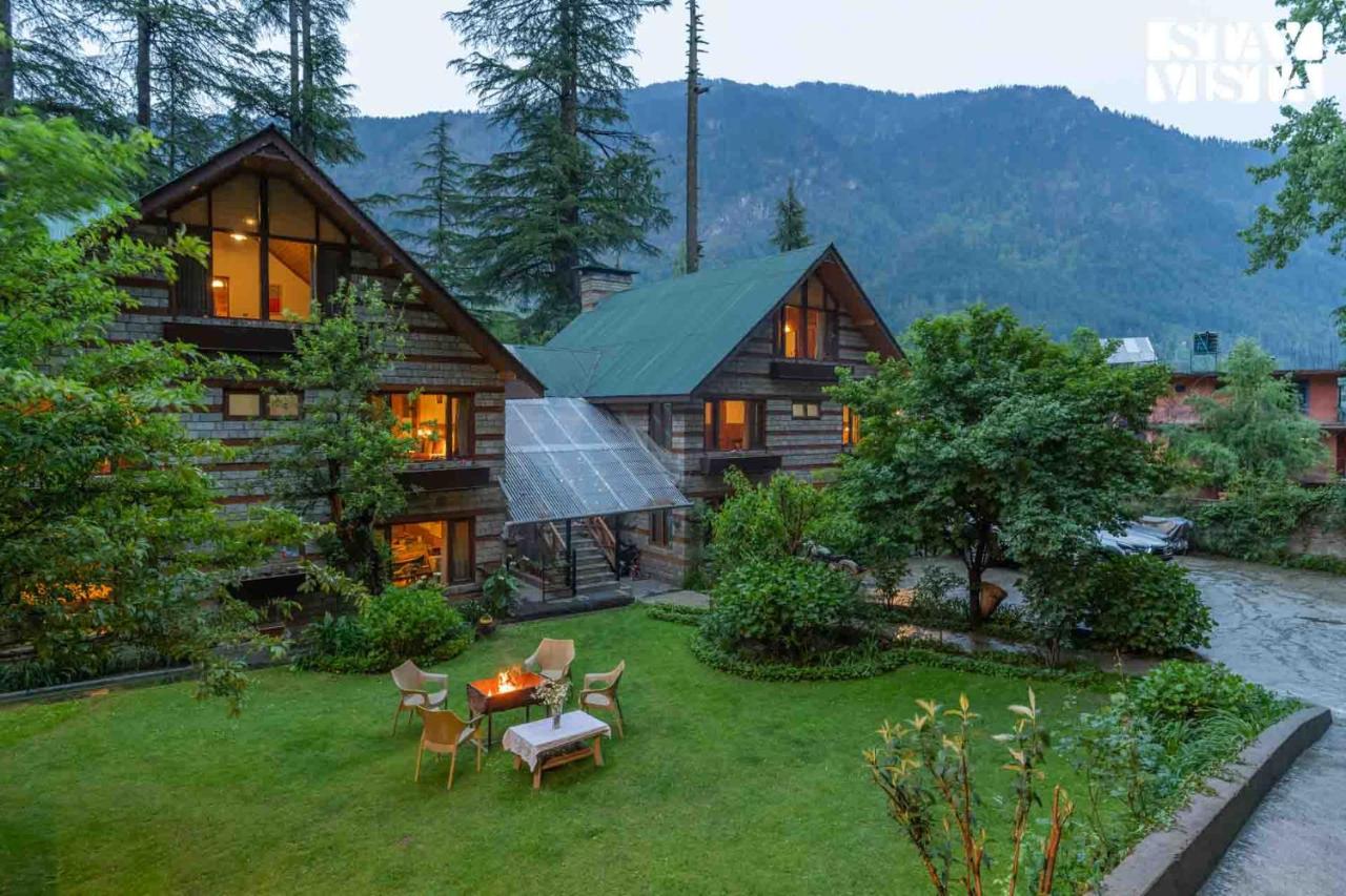StayVista at Retreat Cottages with Lawn, Bonfire - Chambres d’hôtes
