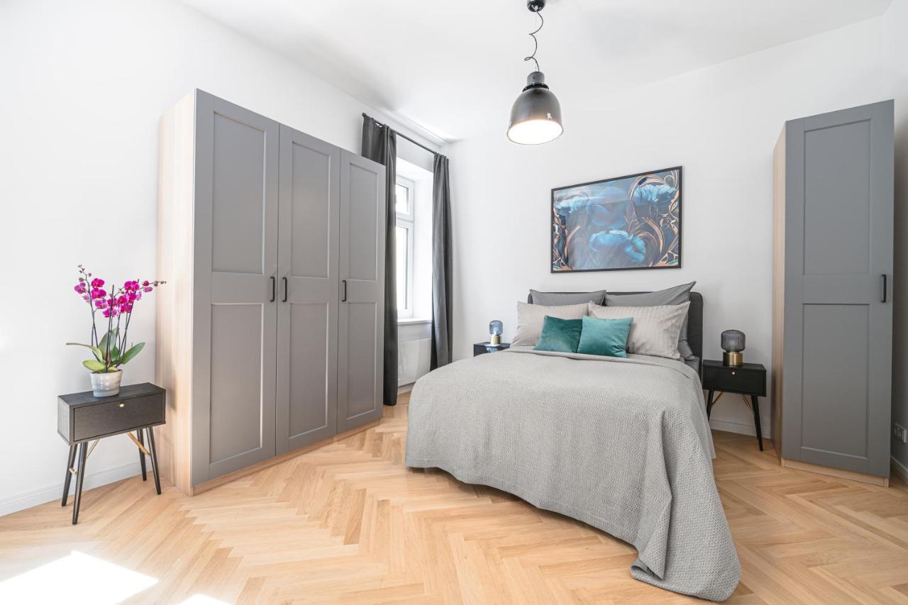 The Bornholmer, Spacious 100m2, Ideal for Groups & Families, 2BR, huge living room, 4 - 8 Guests - Ferienwohnung Berlin