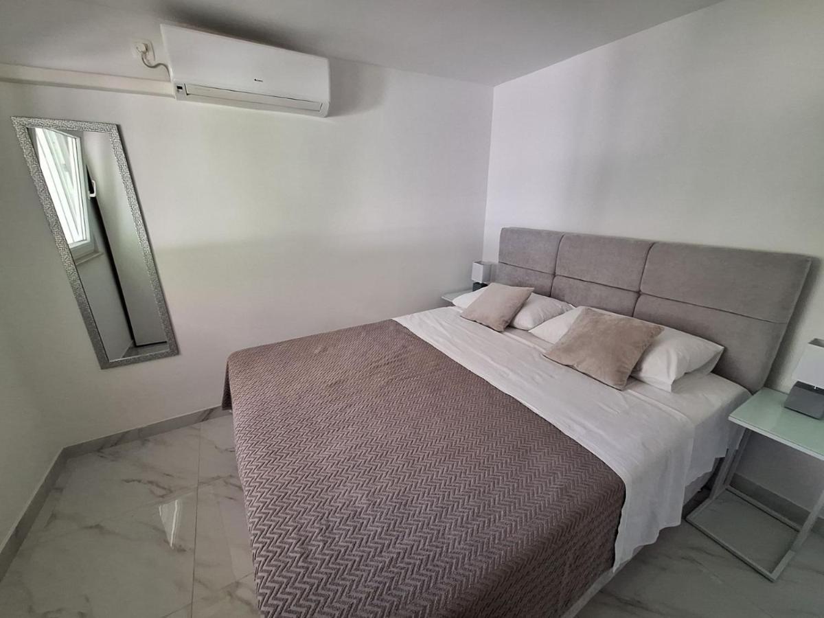 One-Bedroom Apartment with Terrace