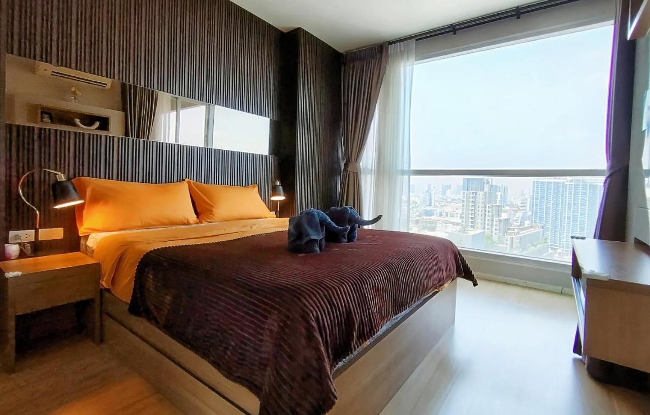 1 minute to the subway entrance Mrt Huai Khwang Most cozy room in this city central The condo has an infinity swimming pool and gym on the top floor - B&B Bangkok