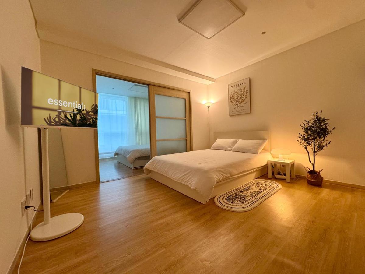 Healing stay just 3 minutes on foot from Gwanghwamun, within walking distance to Myeongdong, Gyeongbokgung, and Insadong - Ferienwohnung Seoul