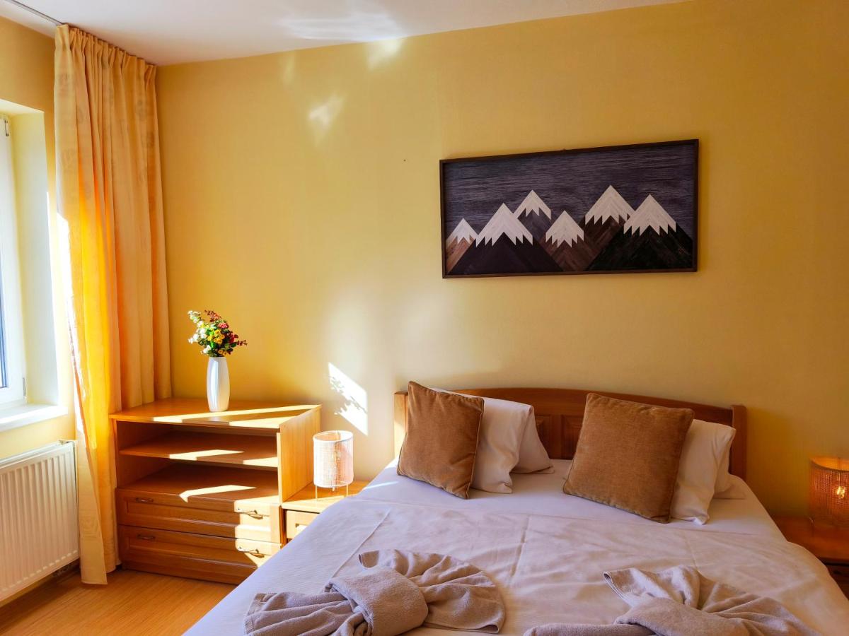 Three-Bedroom Apartment with Mountain View