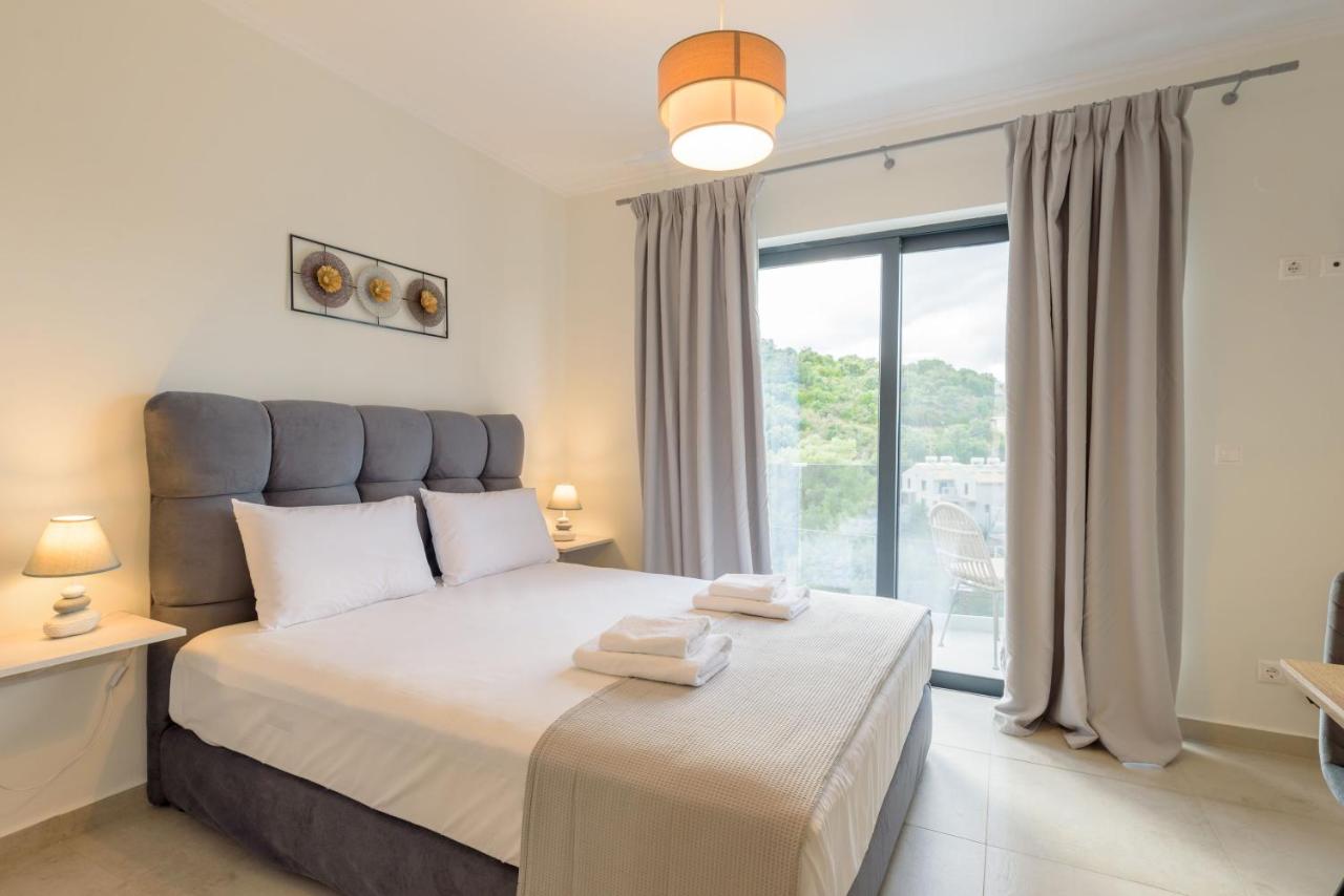 One-Bedroom Apartment with Sea View and Balcony