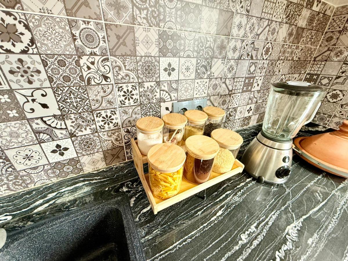Villa RACHID Piscine Privée, Jacuzzi & Villa Entière Sans Vis-à-Vis - B&B Berkane