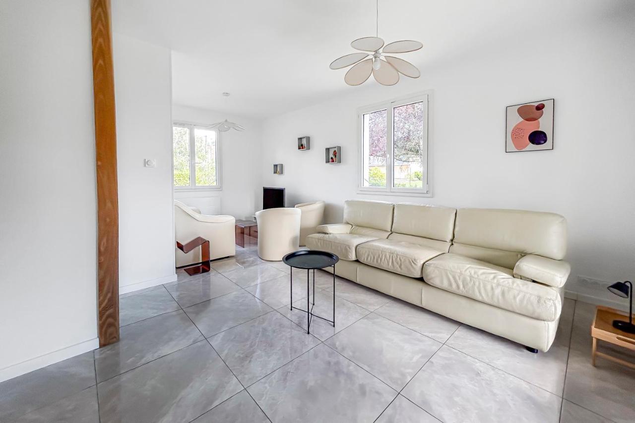 Le Priou - Maison Avec Grand Jardin - B&B Buissou