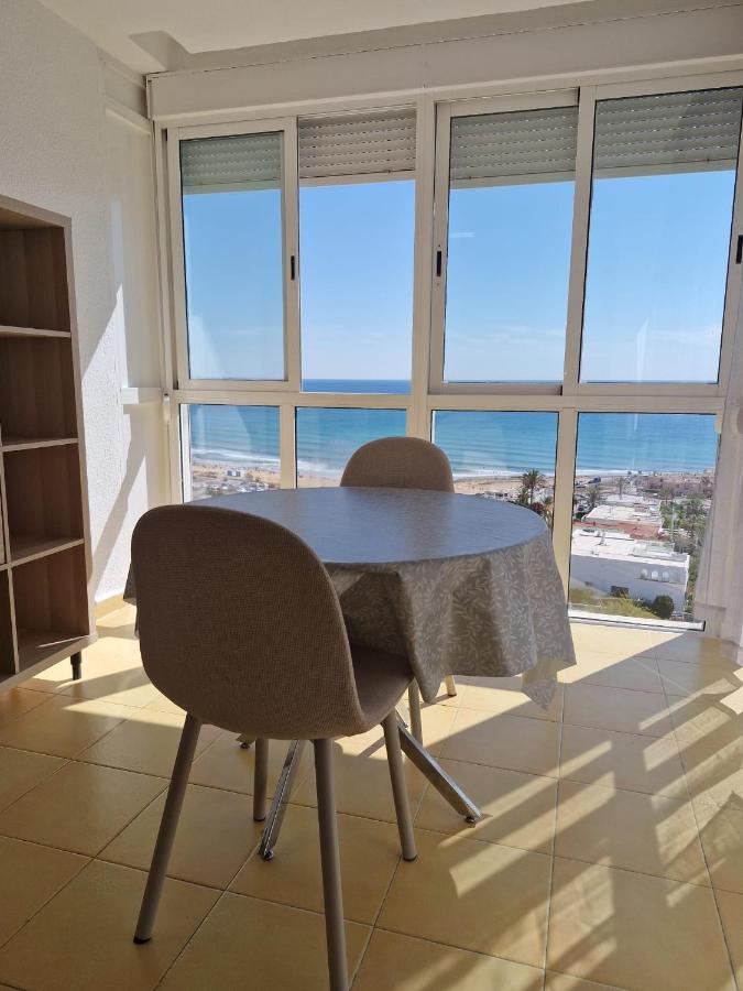 Vistas panorámicas al mar, a 300 metros de la playa - B&B Torrevieja