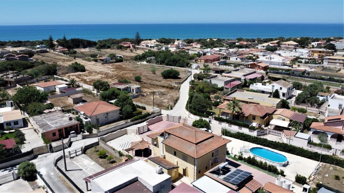 Villa con piscina in Santa Maria del Focallo - B&B Santa Maria del Focallo