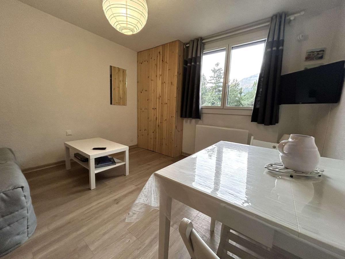 Studio Charmant avec Piscine, Ski au Pied et Parking à La Salle-les-Alpes - FR-1-330F-115 - Chambres d'hôtes Serre Chevalier