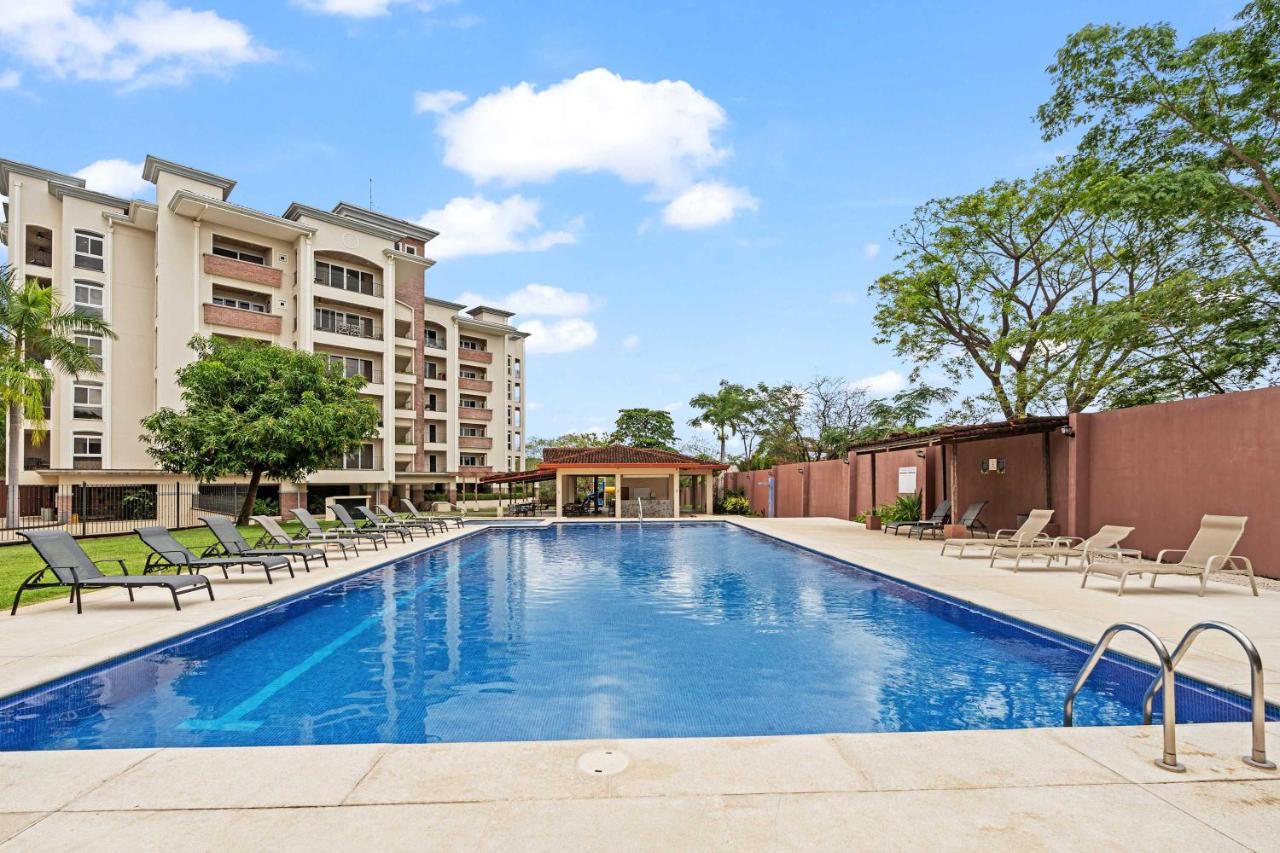 Ocean Views, Rooftop Terrace & Resort Pools - B&B Tamarindo
