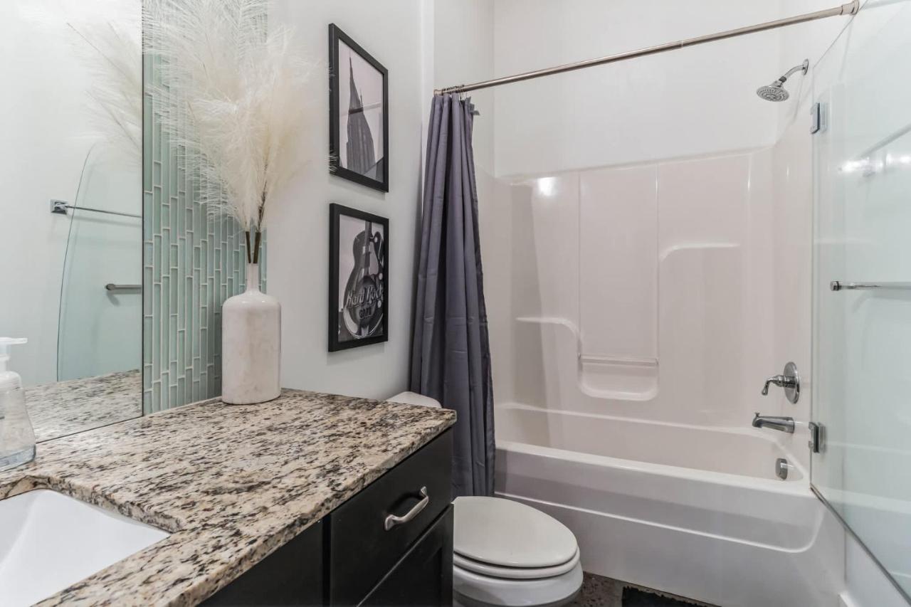 Centennial Park Condo Near Broadway Sleeps 4 - Chambres d'hôtes Nashville