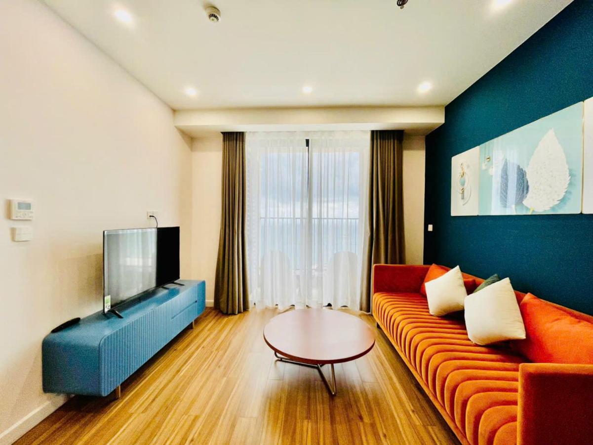 One-Bedroom Apartment with Sea View