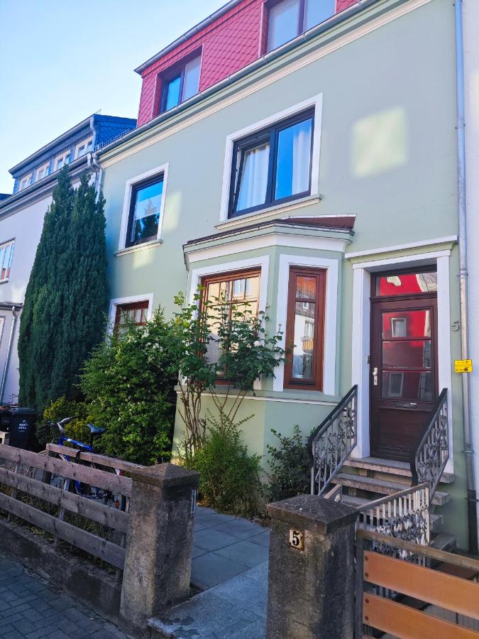 Nettes Schlafzimmer mit Gemeinschaftsbad in zentraler Lage - Bed and Breakfast Bremen