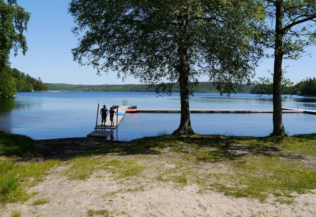 Bright comfortable guest suite close to both swimming, nature and city - B&B