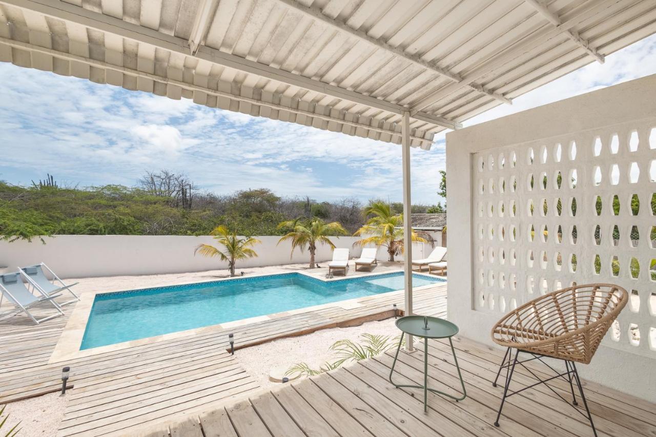 Modern family villa with private pool near Mambo Beach & Jan Thiel - B&B Willemstad