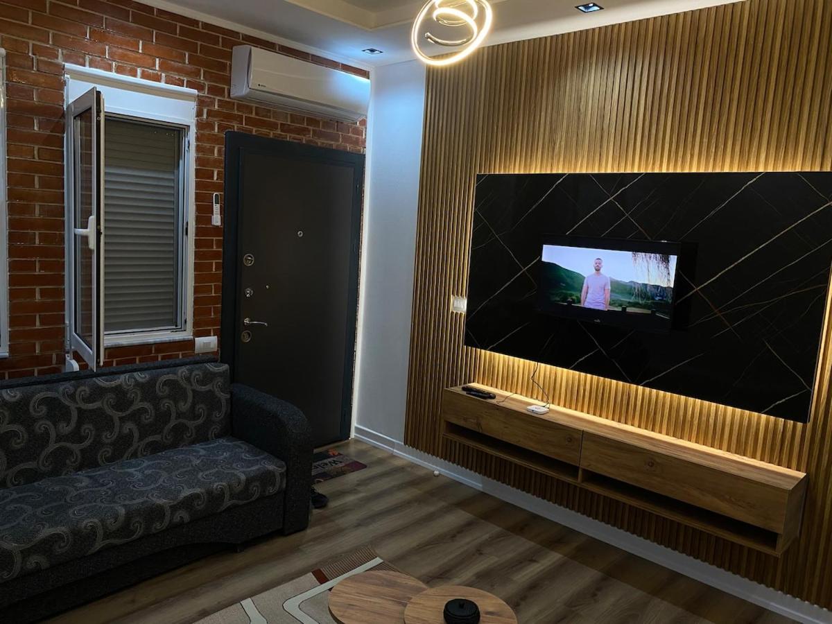 Central Stay with a View - B&B Pogradec