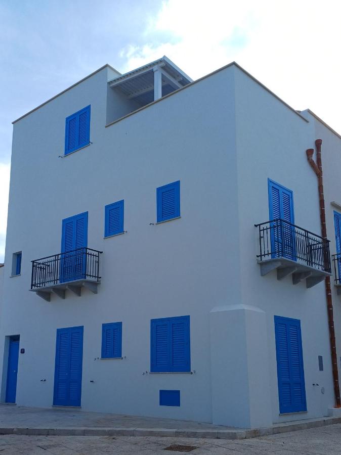 Camera Matrimoniale con Balcone e Vista Mare