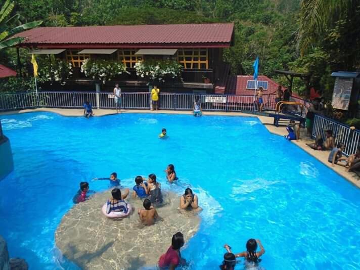 Twin hearts Resort Pool Cabin 3 - Bed and Breakfast