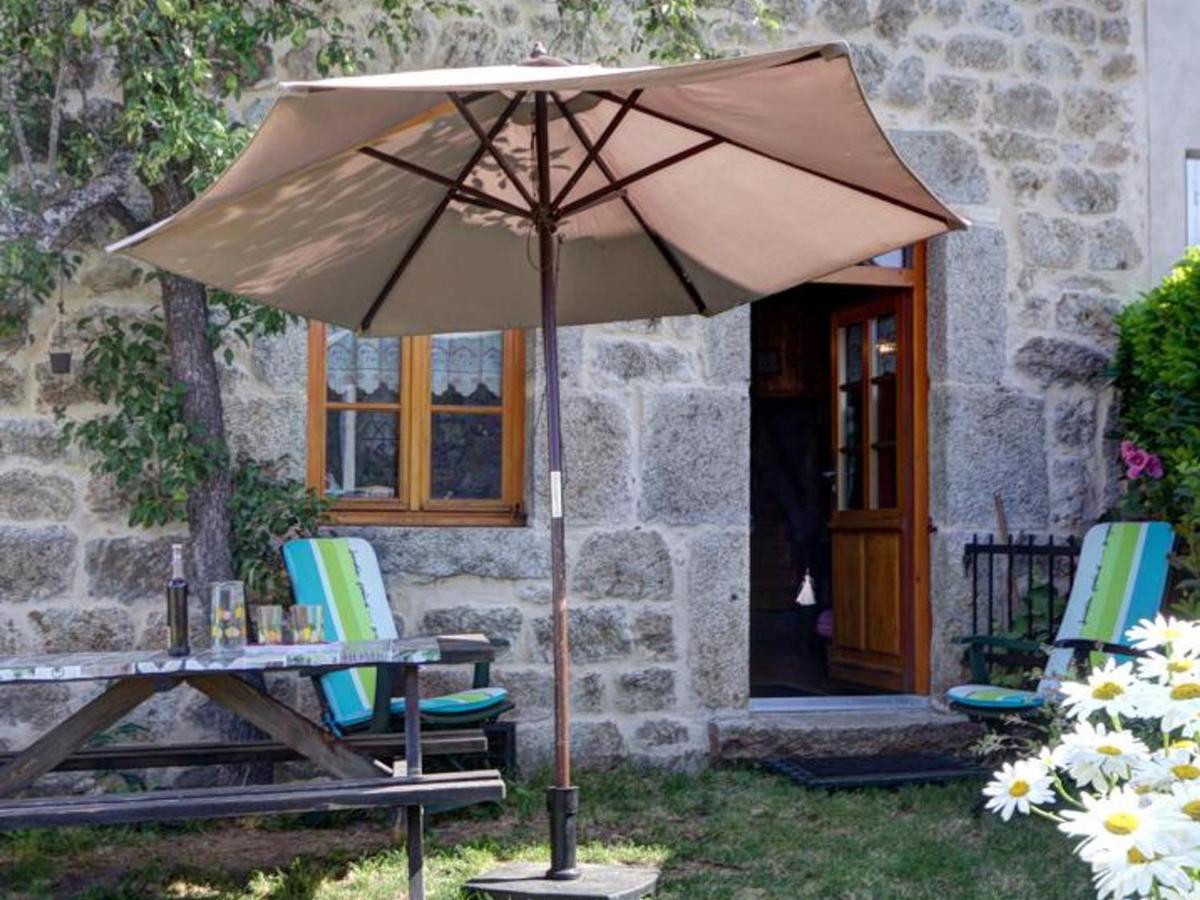 Maison en pierres, restaurée, 2 chambres, village pittoresque, proche nature, charges incluses, animaux OK - FR-1-496-43 - B&B