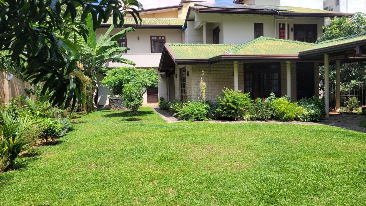 Spacious and Serene Family Home in Colombo - Chambres d’hôtes