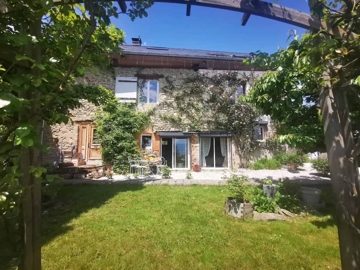 Maison de charme avec piscine, jacuzzi et jardin - Chambres d’hôtes Massingy