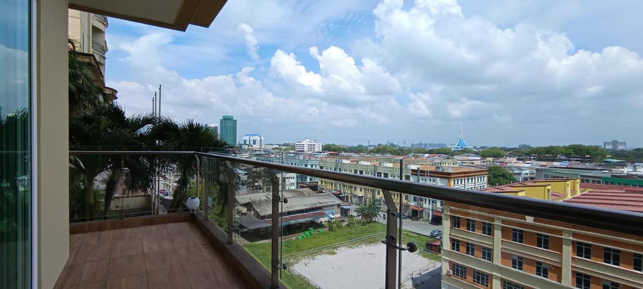 Jia嘉 Homestay With L Balcony at Kuching Riverine Diamond Resort - Ferienwohnung