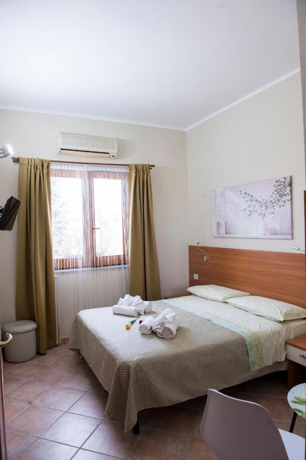 Camera Matrimoniale/Doppia con Letti Singoli con Bagno