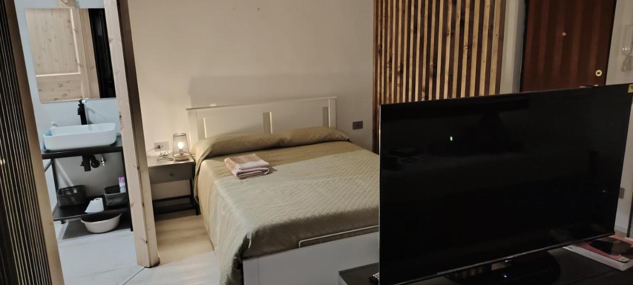 Studio Flat Rome Metro Garbatella - Bed and Breakfast Rome