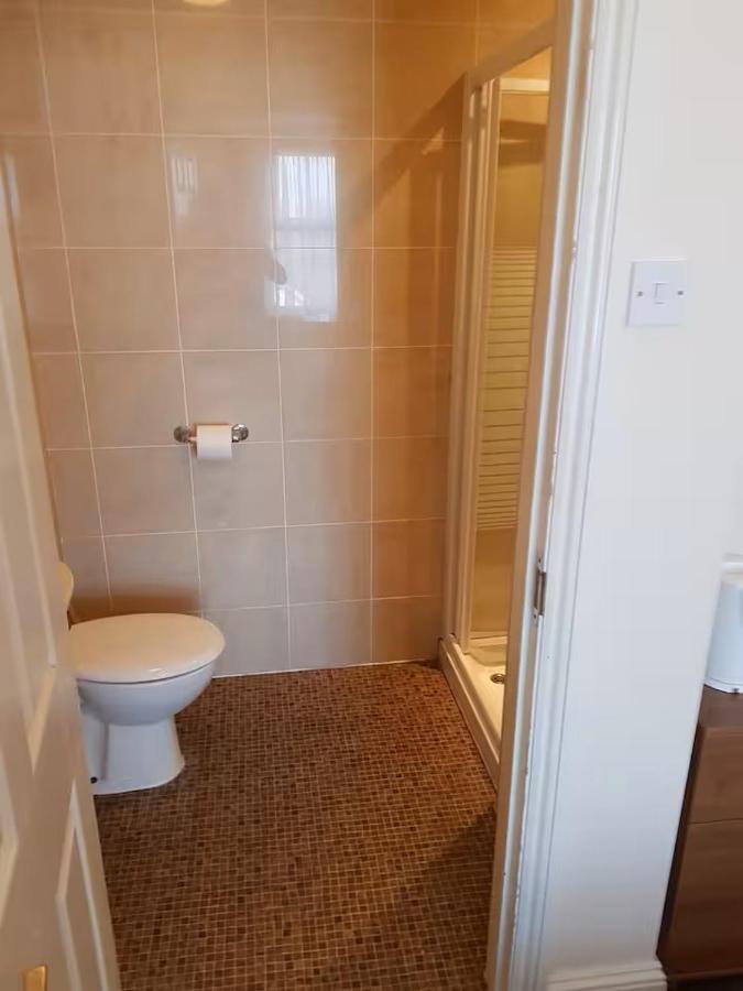 Twin Room with Private Bathroom