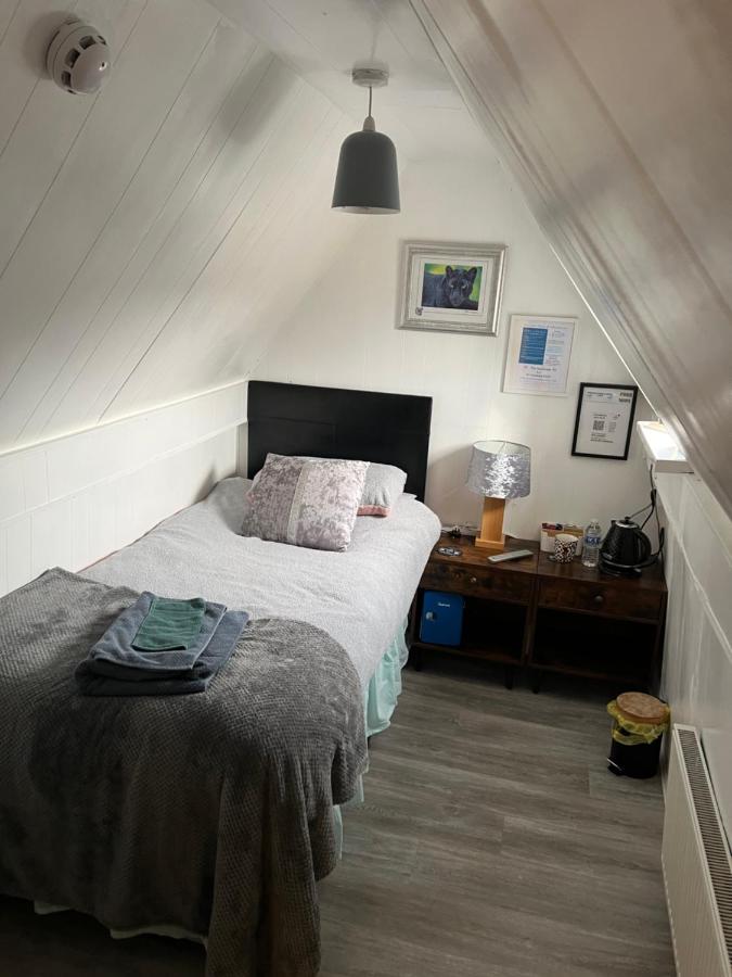 Single Room with Private Bathroom