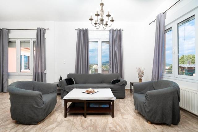 Spacious house with seaview - B&B Porto Rafti