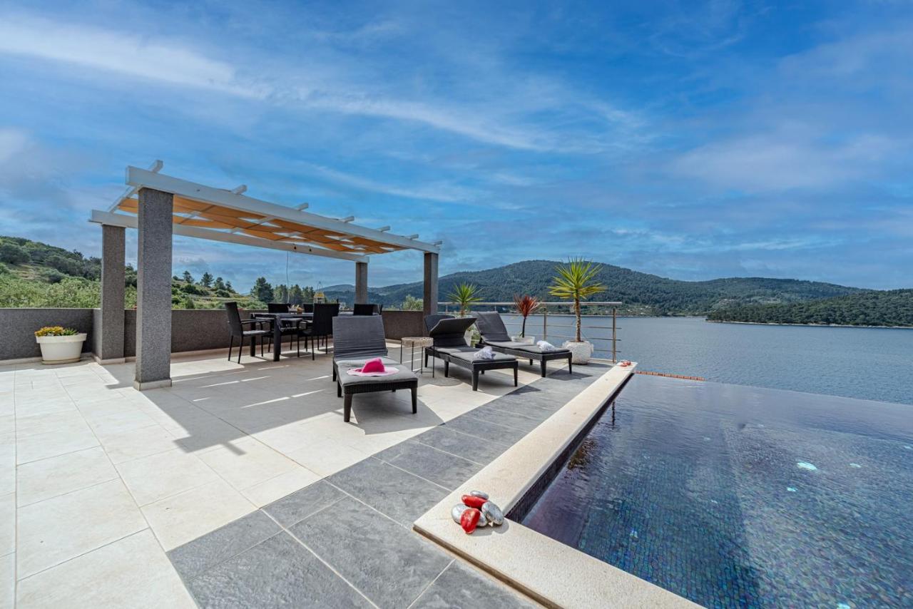 Villa Franka with pool and sea view - Chambres d’hôtes Vela Luka