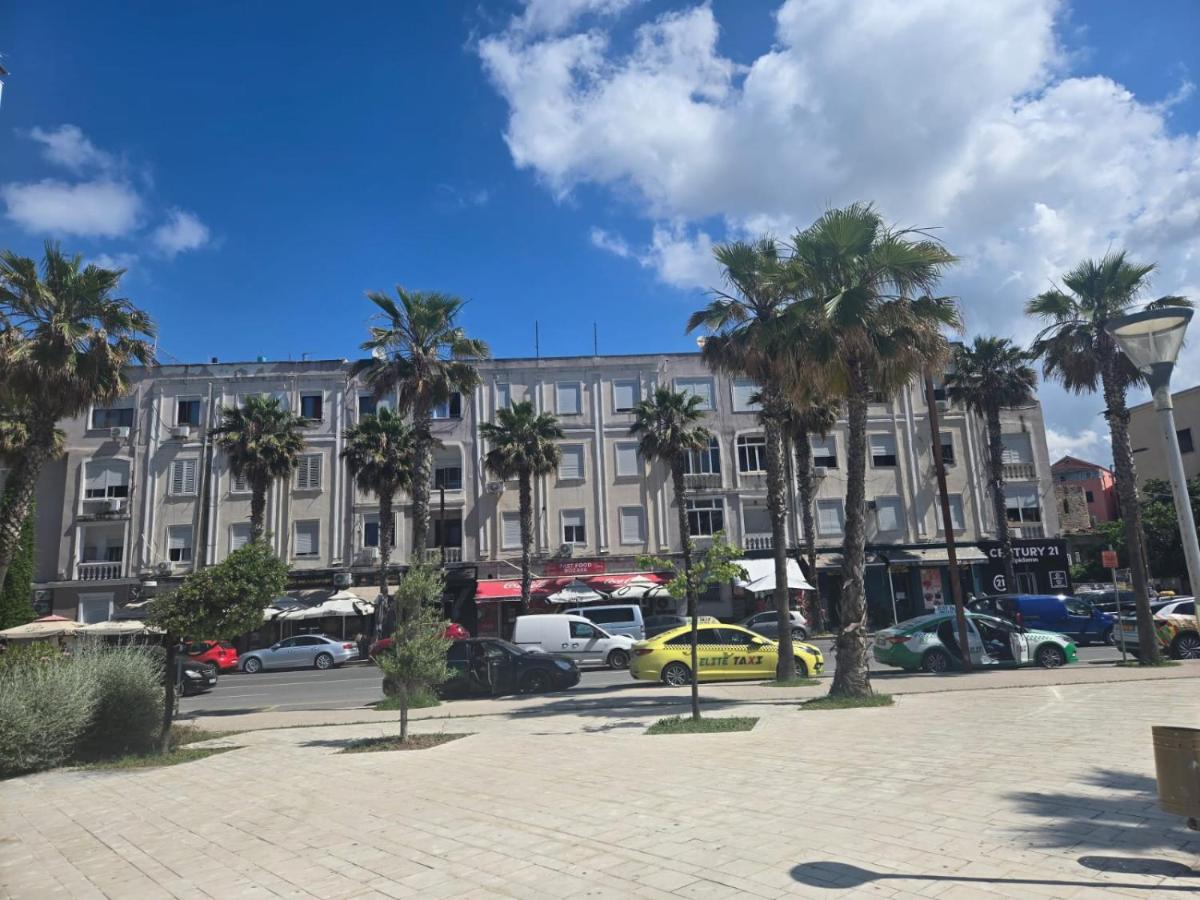 Sea view Captain Apartment Durres - B&B Durrës