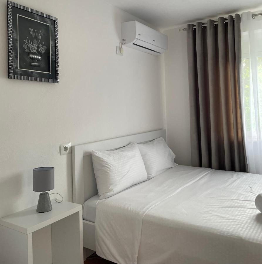 Villa Red Rose - Ferienwohnung Permet