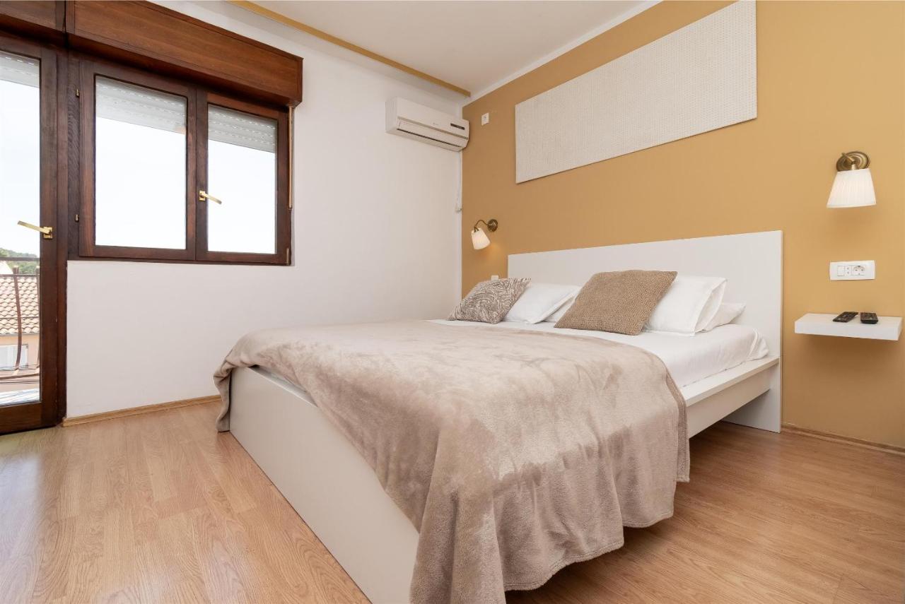 One-Bedroom Apartment with Terrace