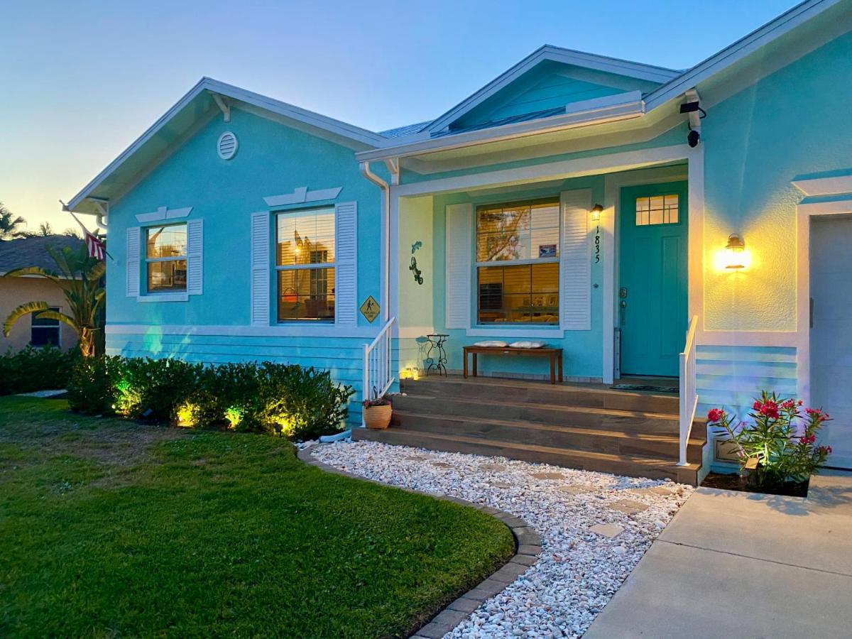 Coastal Cottage at Naples Bay, Botanical Garden and Pickleball - B&B