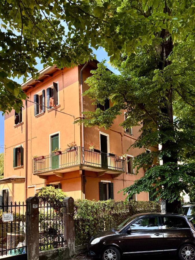 Luce Fantasia e TV 70p a 2 minuti dalla spiaggia - B&B Venice-Lido