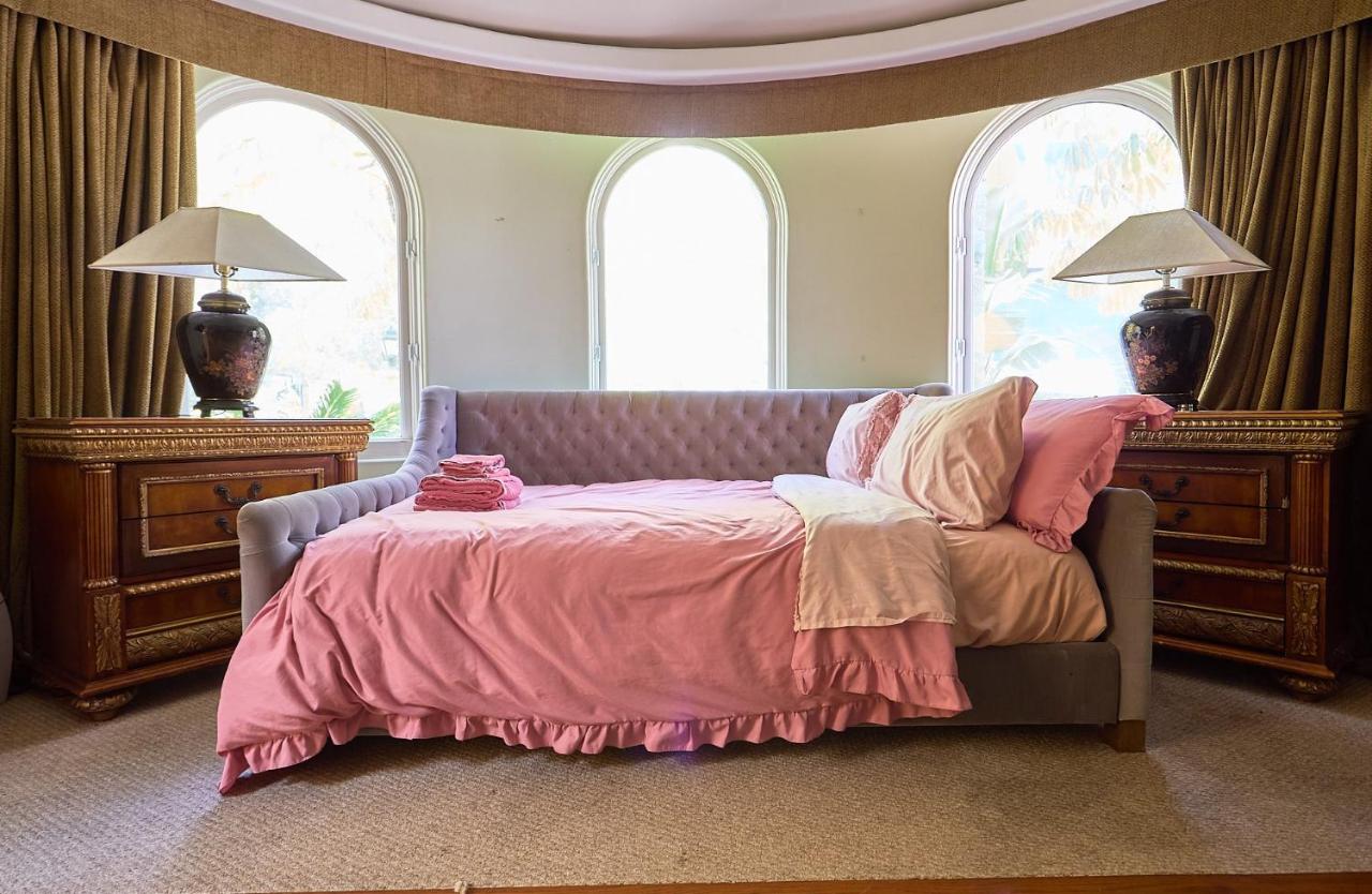 Deluxe Double Room (2 Adults + 1 Child)